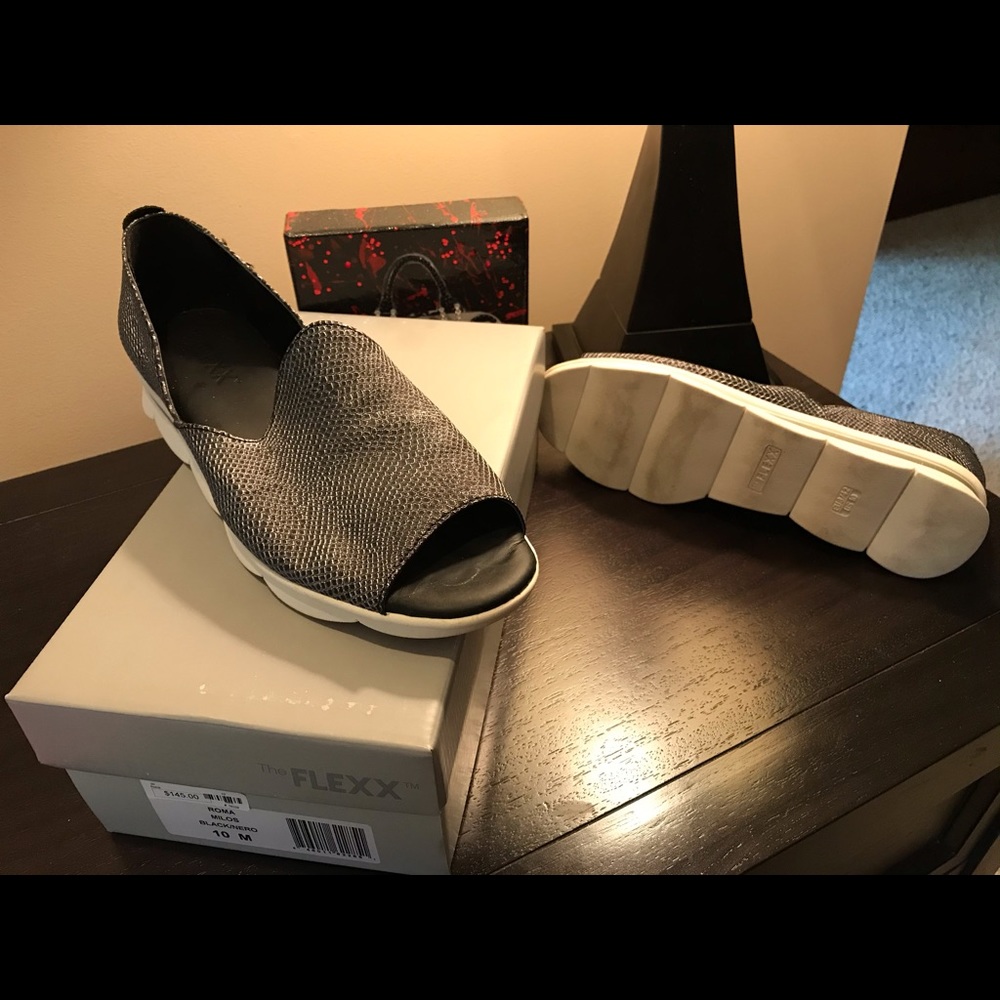 The Flexx Women Peep Toe Flat